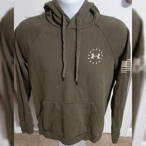Under Armour Men's Medium army green American Flag hoodie